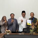 Penyerahan dokumen laporan keuangan Universitas Al-Qolam Malang dari KAP Supoyo, Sutjahjo, Subyantara dan Rekan