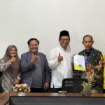Penyerahan dokumen laporan keuangan Universitas Al-Qolam Malang dari KAP Supoyo, Sutjahjo, Subyantara dan Rekan