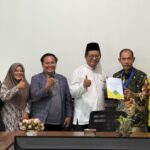 Penyerahan dokumen laporan keuangan Universitas Al-Qolam Malang dari KAP Supoyo, Sutjahjo, Subyantara dan Rekan