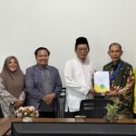 Penyerahan dokumen laporan keuangan Universitas Al-Qolam Malang dari KAP Supoyo, Sutjahjo, Subyantara dan Rekan